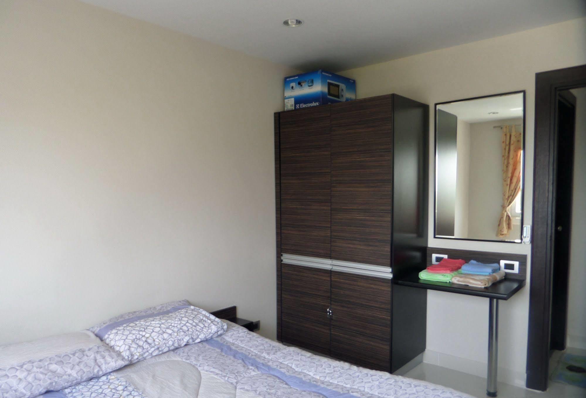 Park Lane Resort By West Joint Venture Haat Jomtien Eksteriør bilde